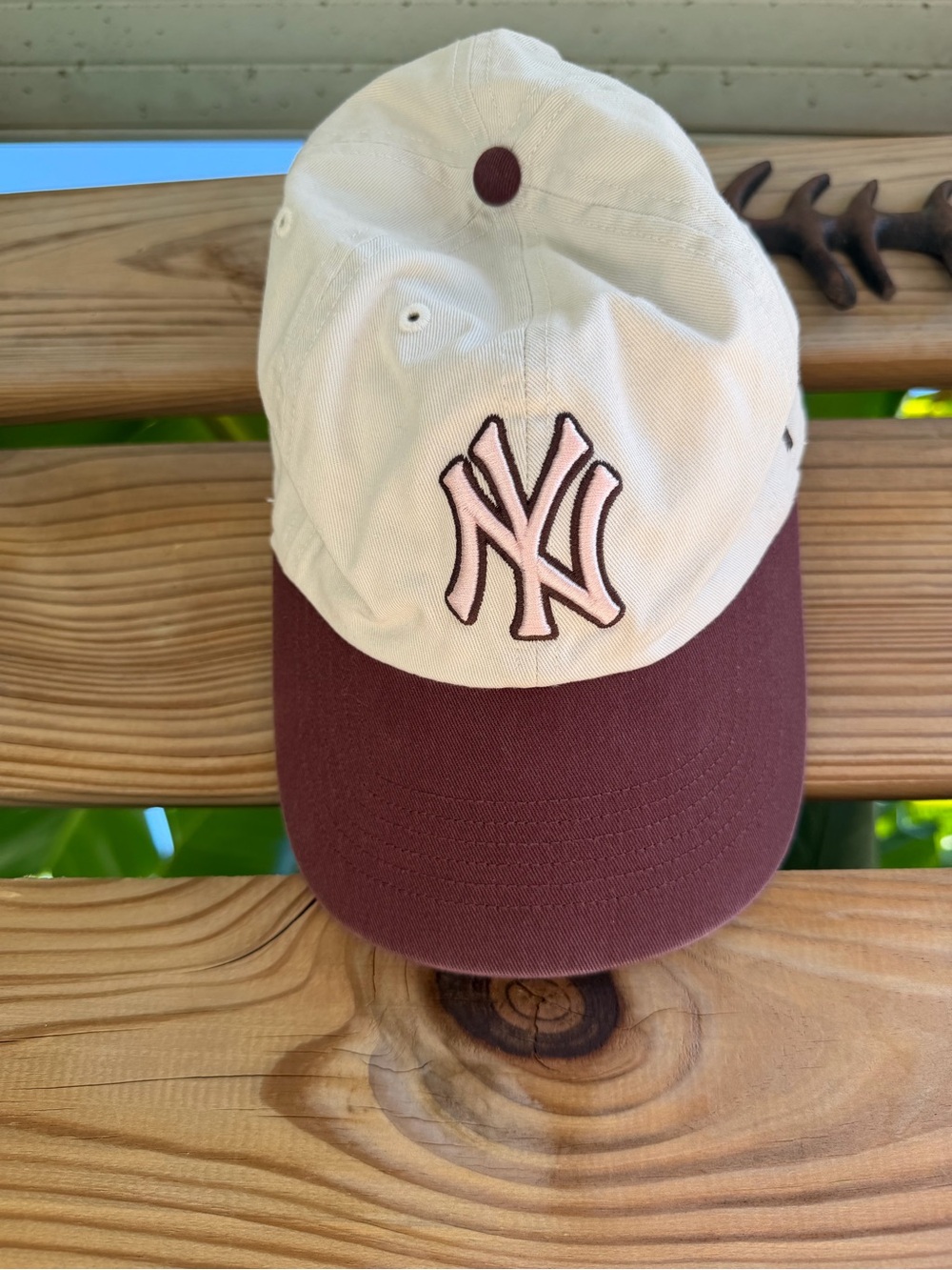 NY Yankees Baseball Cap - Cream & Maroon